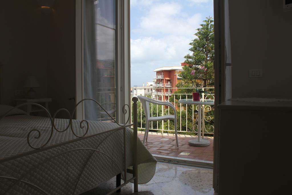 B&B Il Giglio Bianco Sorrento Bagian luar foto