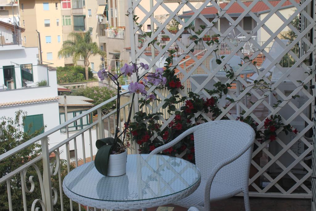 B&B Il Giglio Bianco Sorrento Bagian luar foto