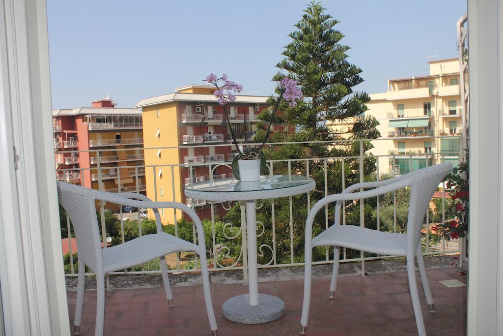 B&B Il Giglio Bianco Sorrento Bagian luar foto