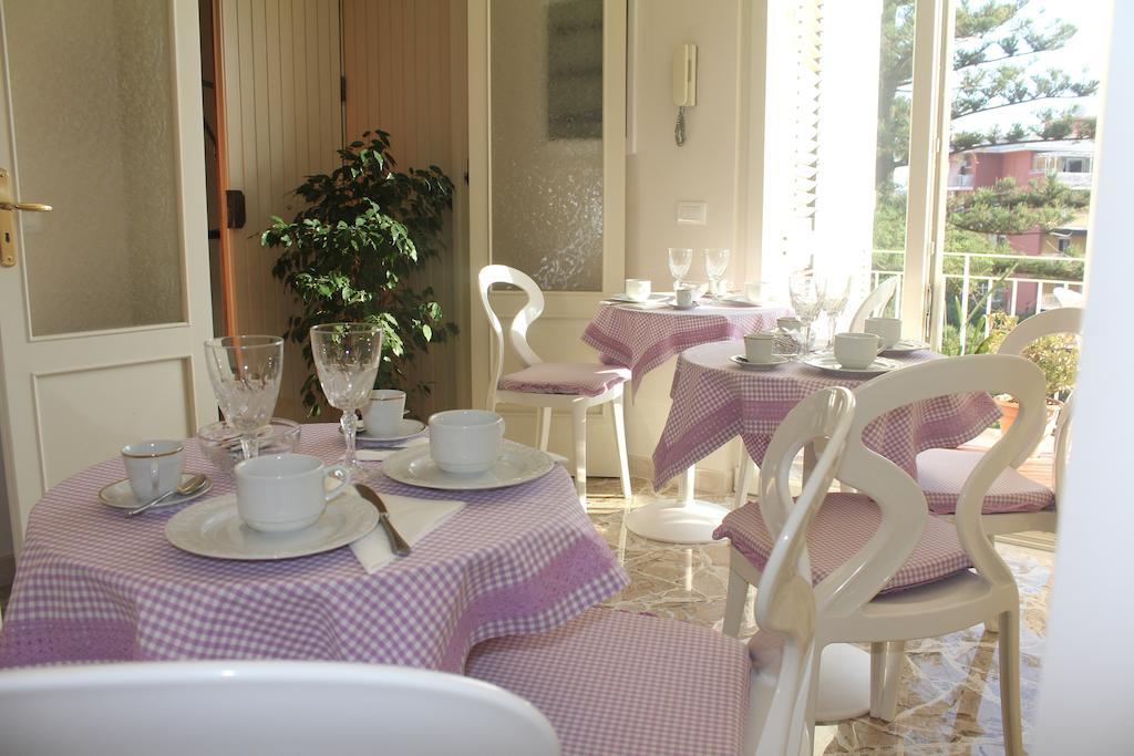 B&B Il Giglio Bianco Sorrento Bagian luar foto