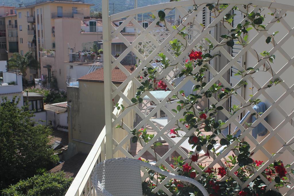 B&B Il Giglio Bianco Sorrento Ruang foto